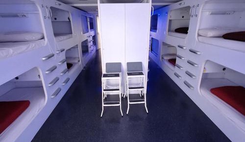 Single Bed in Dormitory Room with Shared Bathroom