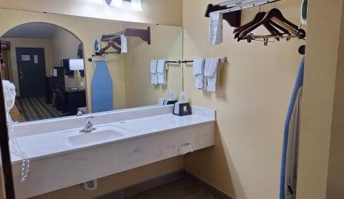 King Room - Second Floor/Non-Smoking