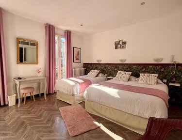 Triple Room with City View