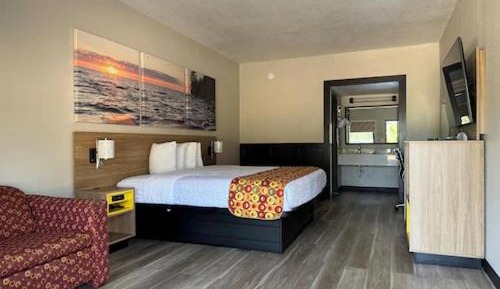 Deluxe King Room - Non-Smoking