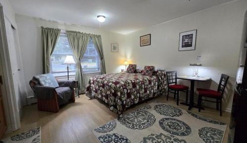 Studio Apartment with Queen Bed