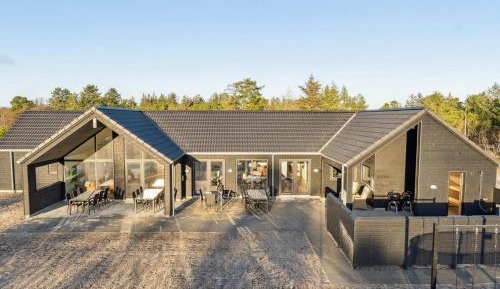 Nine-Bedroom Holiday Home