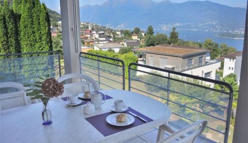 Apartment with Lake View