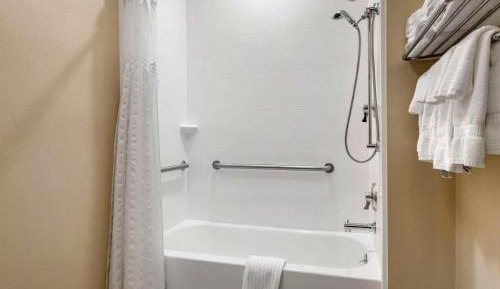 Queen Room with Two Queen Beds - Accessible/Non-Smoking 