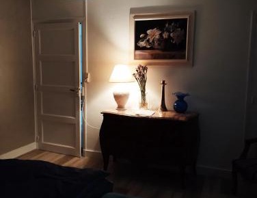 Queen Room with Shared Bathroom