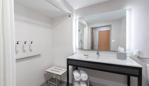 Executive King Room - Hearing Accessible - Non-Smoking