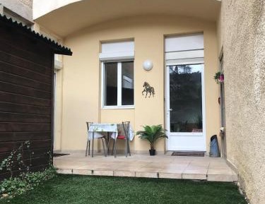 Apartment with Garden View