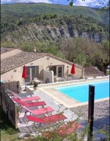 One-Bedroom Apartment with Pool View