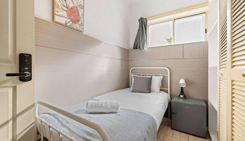 Single Room with Shared Bathroom