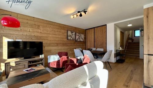 Three-Bedroom Apartment with Balcony