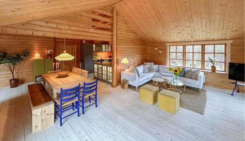 Three-Bedroom Vacation Home 