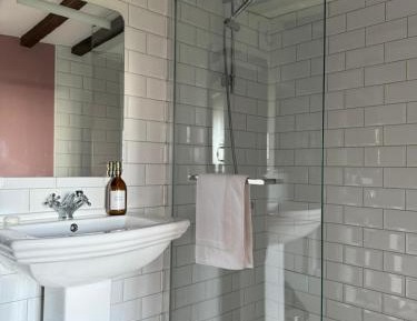 Deluxe Double Room with Shower