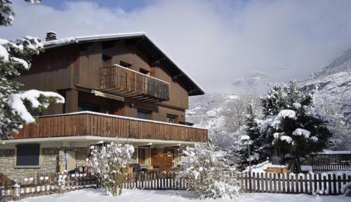 Apartment with Mountain View
