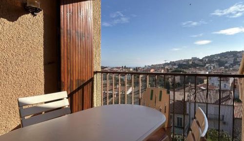 One-Bedroom Apartment with City View