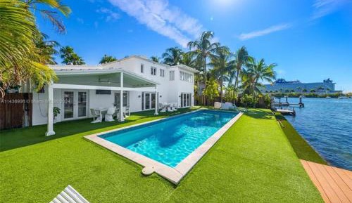 Villa - Beach Front