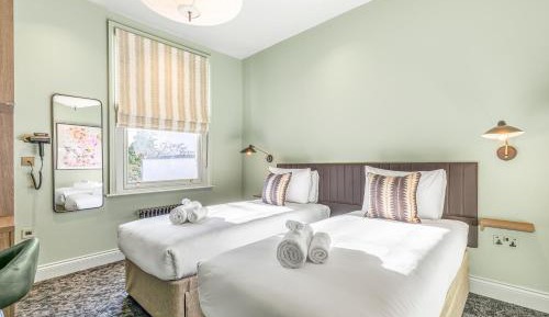 Twin Room with Private External Bathroom