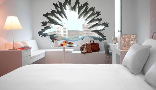 Superior King Room with City View