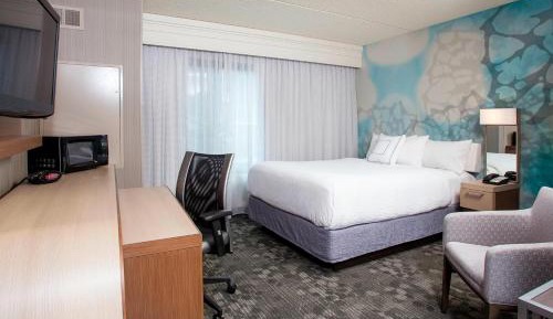 Queen Room with Bathtub - Mobility Access/Communication Assistance