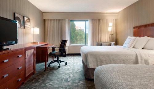 Queen Room with Two Queen Beds, Bathtub and Transfer Shower - Mobility Access/Hearing Accessible