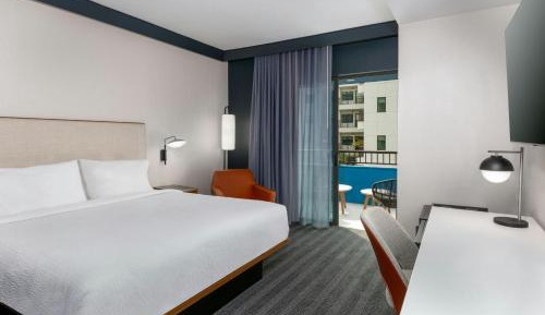 King Room with Sofa Bed and Courtyard View