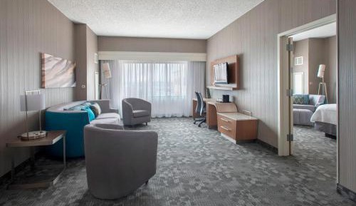 1 Bedroom Suite, 1 King, Sofa bed