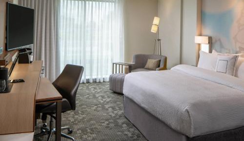 King Room with Roll-In Shower and Sofa Bed - Mobility Access/Hearing Accessible