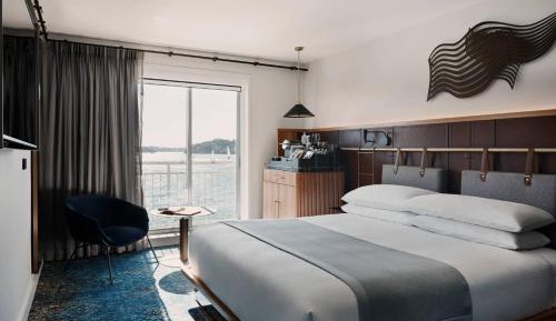 Water Juliet Balcony, Guest room, 1 King, Walsh Bay view