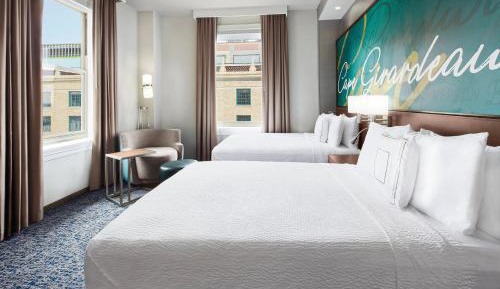 Queen Room with Two Queen Beds and Roll-In Shower - Mobility Access/Communication Assistance