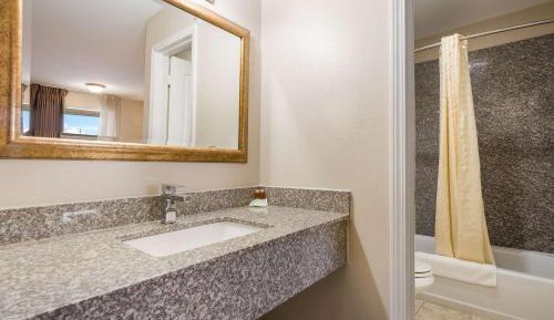 Double Room with Two Queen Beds - Non-Smoking