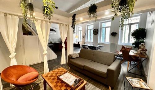 Studio - Split Level