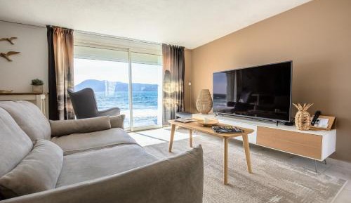 Two-Bedroom Deluxe Apartment with Ocean View