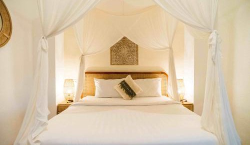 Villa with Garden View