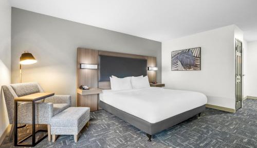 King Room with Bath Tub - Disability Access/Non-Smoking 