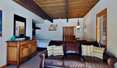 Deluxe Studio