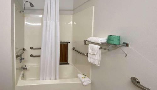 Queen Room - Disability Access - Non-Smoking