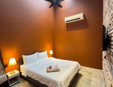 Standard Double Room with Shared Bathroom