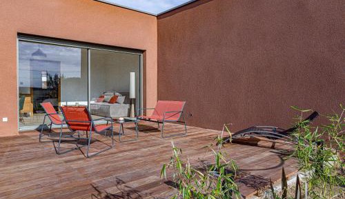 Two-Bedroom Deluxe Apartment with Garden View