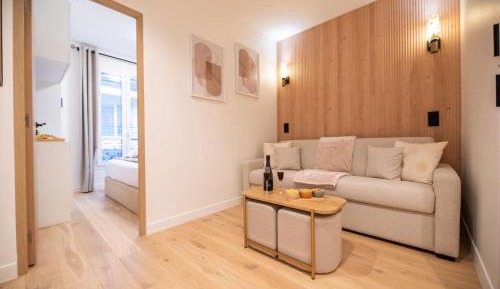 One-Bedroom Deluxe Apartment