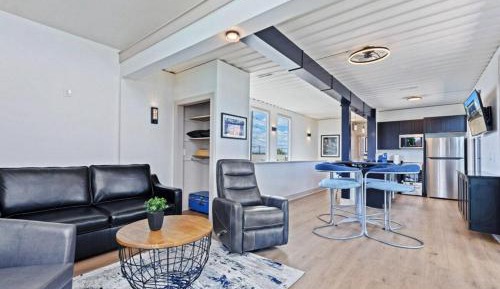 Deluxe One-Bedroom Apartment with City View