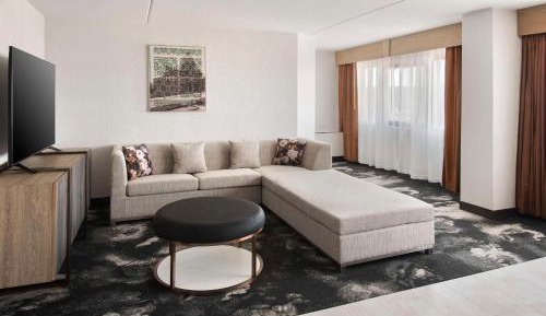 Two-Room King Suite with Mountain View