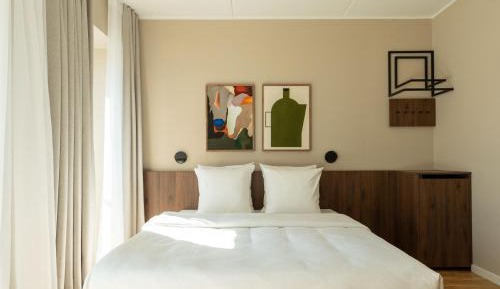 Extra Large Studio with Kitchen, Balcony & Extra Bed - Accessible