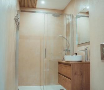 Deluxe Queen Suite