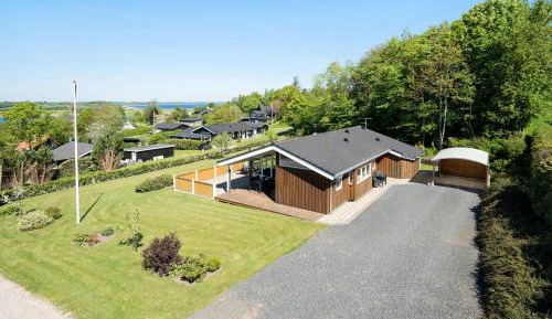Three-Bedroom Vacation Home 