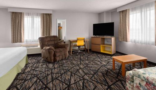 Deluxe King Suite