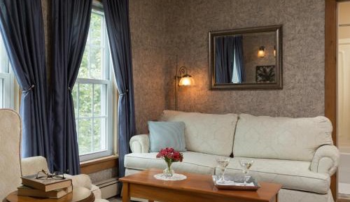 Deluxe King Suite