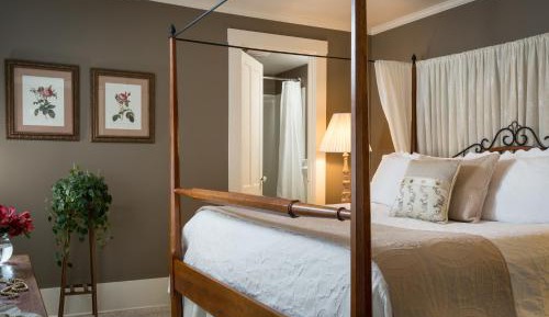 Suite with Lake View 4