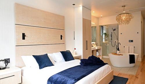 King Suite with Spa Bath