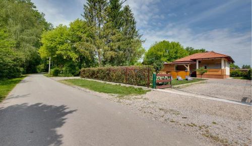 Three-Bedroom Vacation Home 