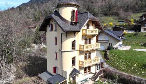 One-Bedroom Apartment with Balcony and Mountain View  