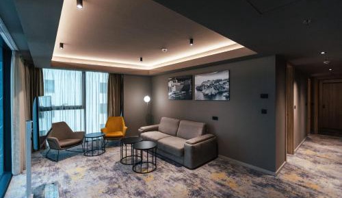 Corner Suite